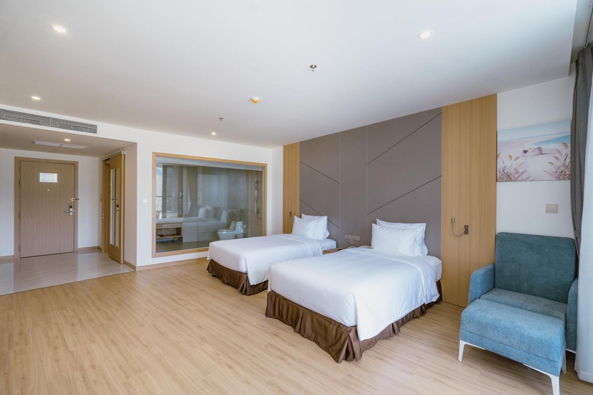 Aquamarine Beachfront Resort & Spa Cam Ranh Exterior photo