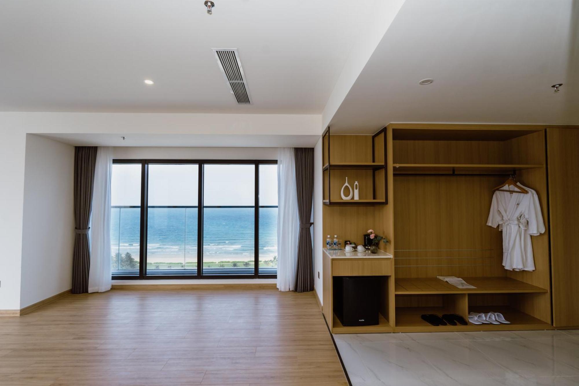 Aquamarine Beachfront Resort & Spa Cam Ranh Exterior photo