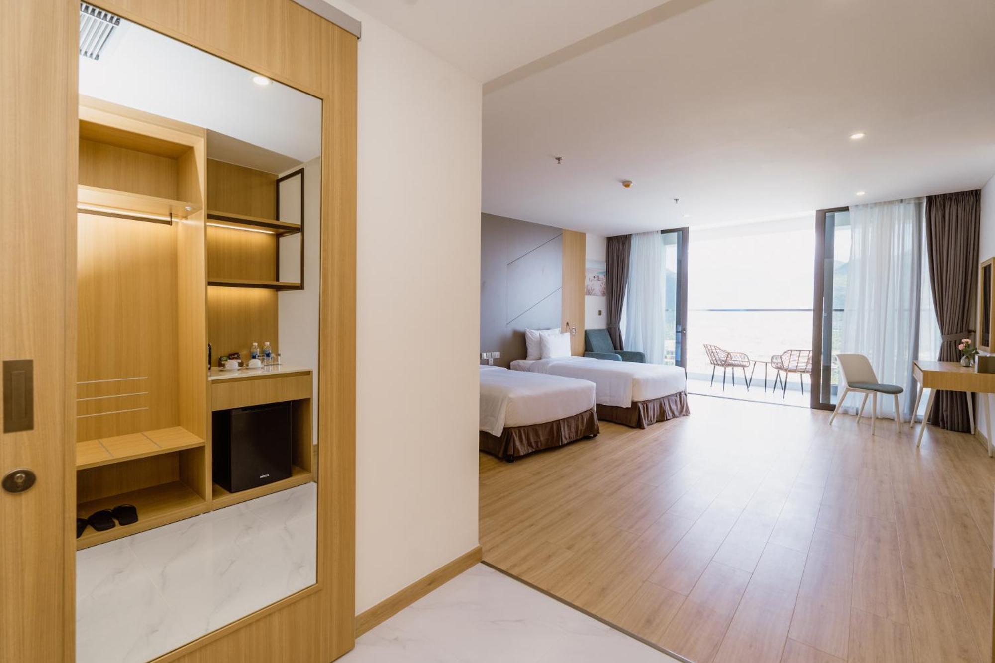Aquamarine Beachfront Resort & Spa Cam Ranh Exterior photo
