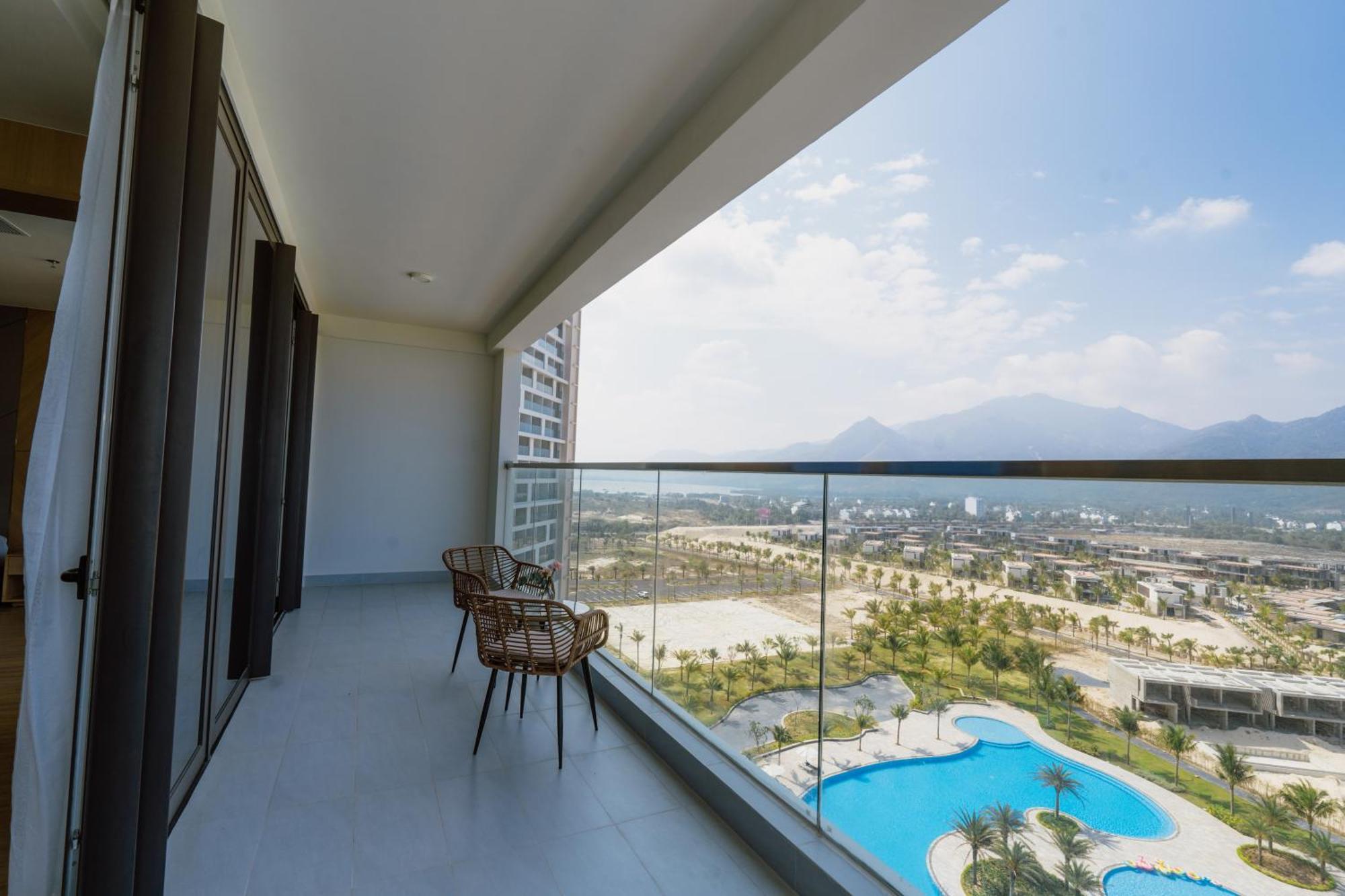 Aquamarine Beachfront Resort & Spa Cam Ranh Exterior photo
