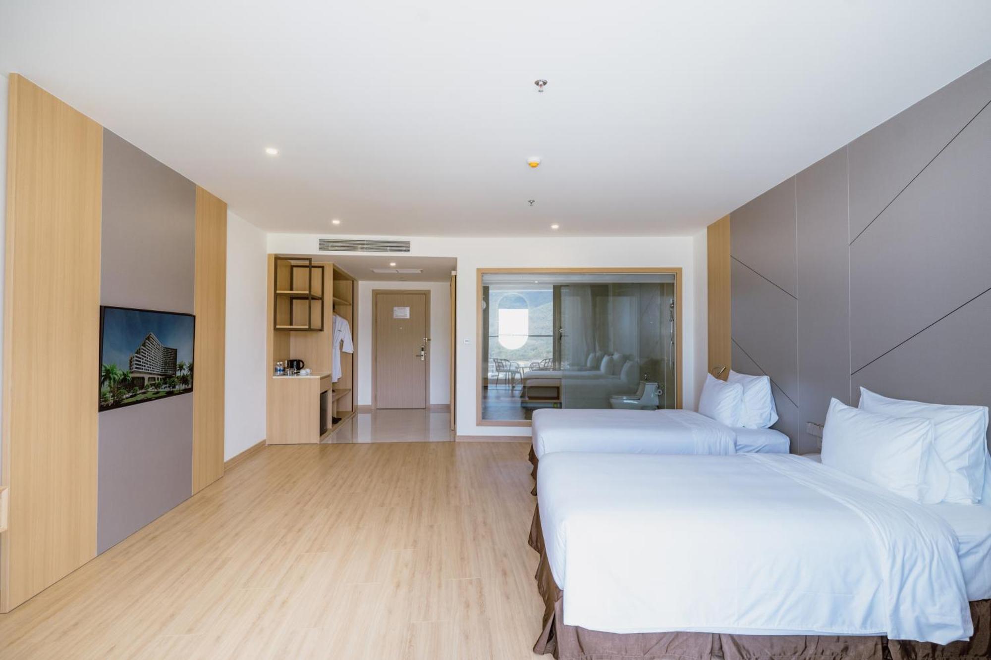 Aquamarine Beachfront Resort & Spa Cam Ranh Exterior photo