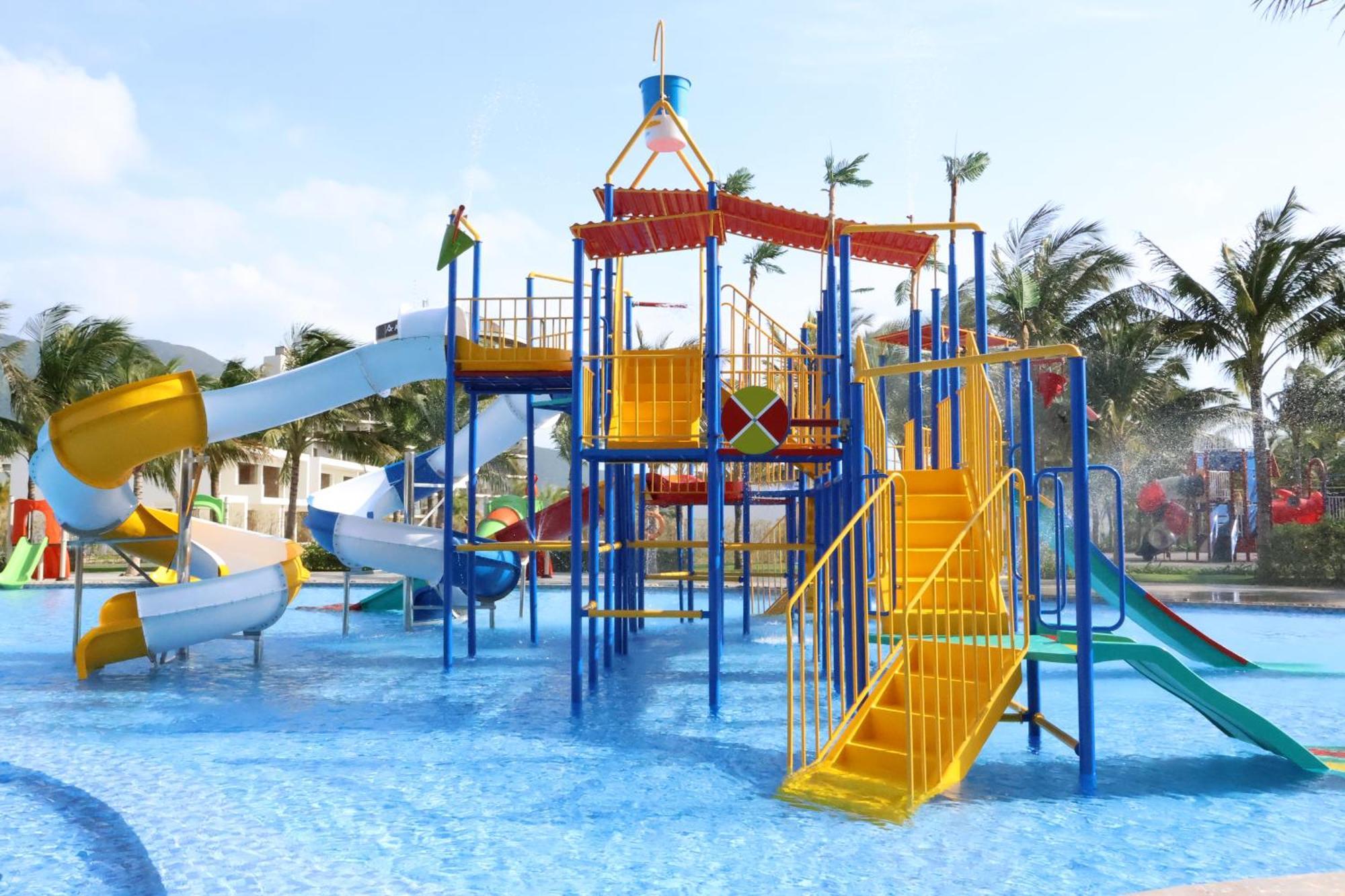 Aquamarine Beachfront Resort & Spa Cam Ranh Exterior photo
