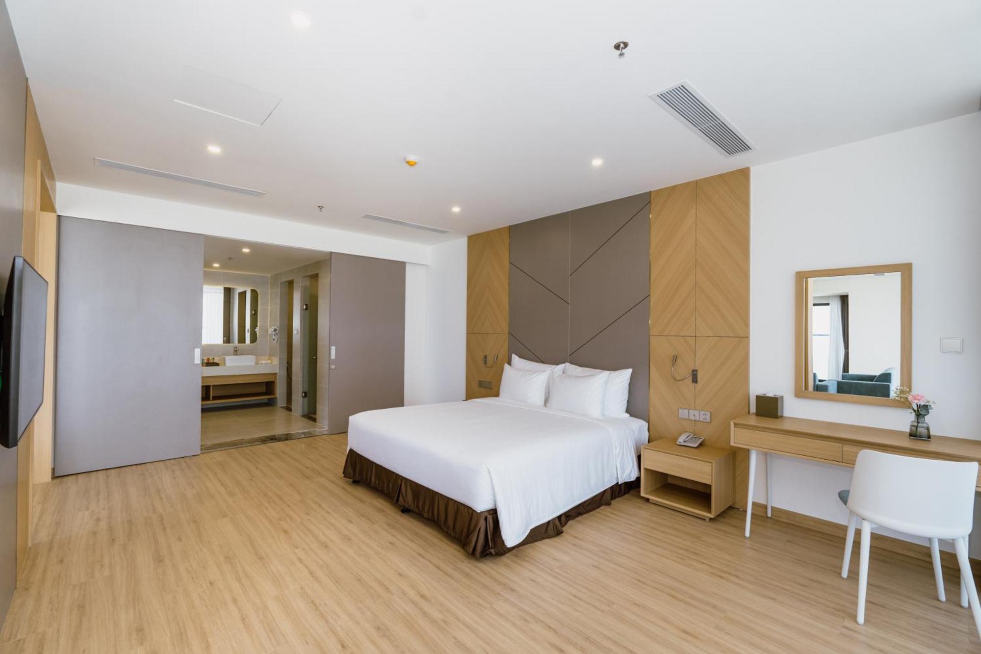 Aquamarine Beachfront Resort & Spa Cam Ranh Exterior photo