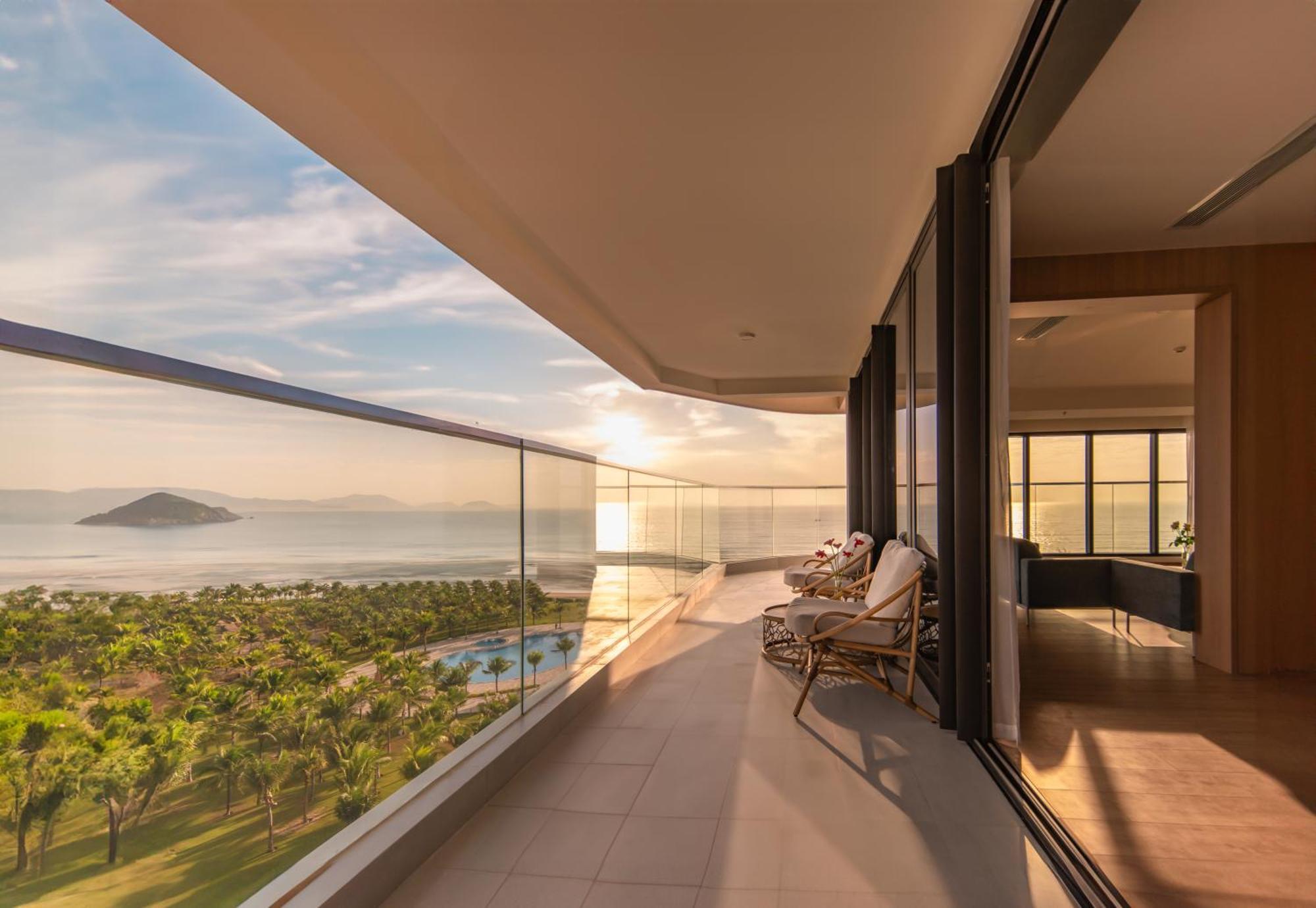 Aquamarine Beachfront Resort & Spa Cam Ranh Exterior photo