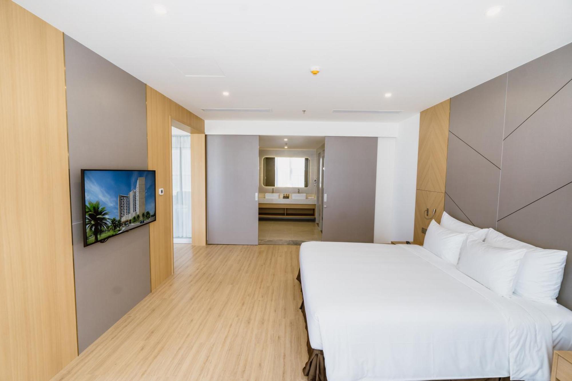 Aquamarine Beachfront Resort & Spa Cam Ranh Exterior photo