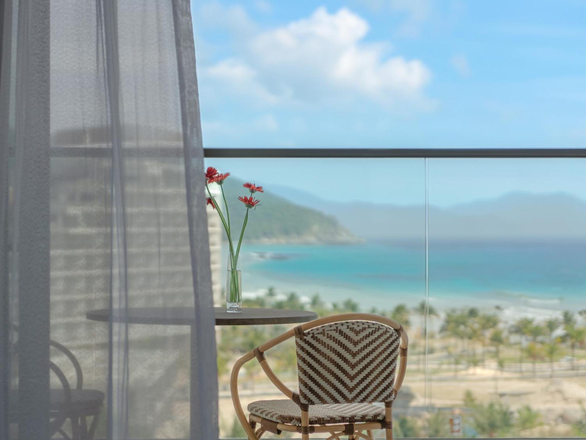 Aquamarine Beachfront Resort & Spa Cam Ranh Exterior photo