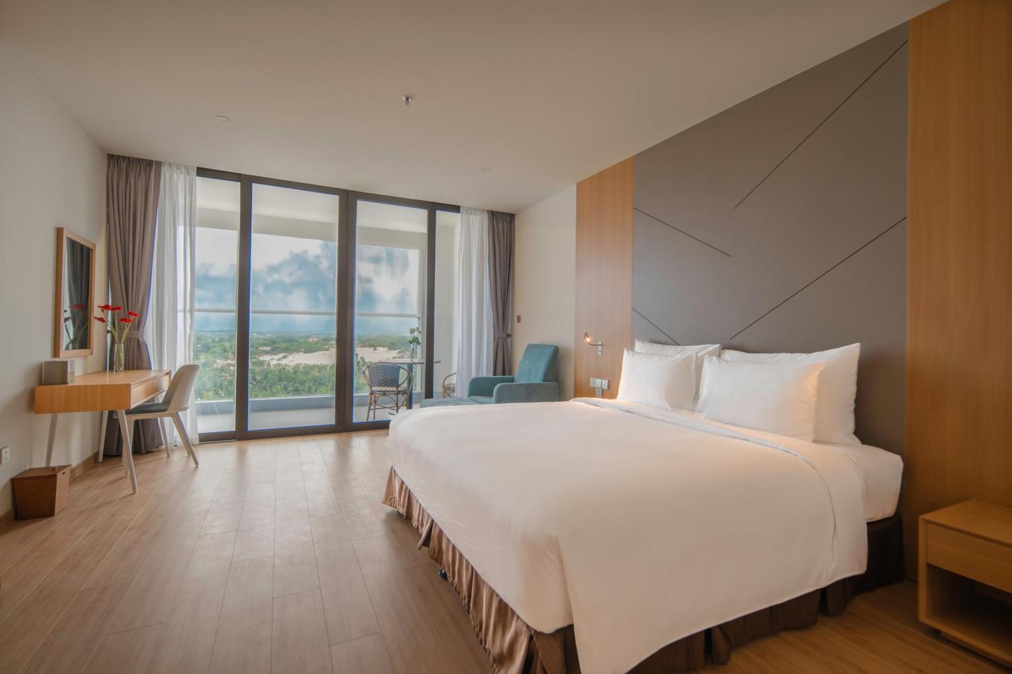 Aquamarine Beachfront Resort & Spa Cam Ranh Exterior photo